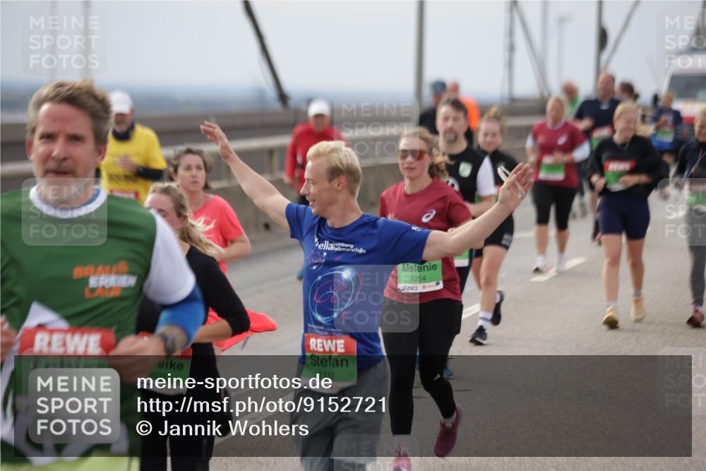 03.10.2025 - Köhlbrandbrückenlauf Jannik Wohlers http://msf.ph/oto/9152721 03.10.2025 16:02:01 Position 1 7254, 9439, 3402, 7183 meine-sportfotos.de