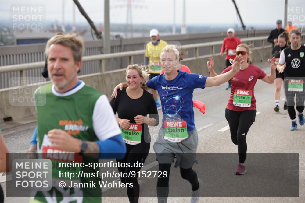 03.10.2025 - Köhlbrandbrückenlauf Jannik Wohlers http://msf.ph/oto/9152729 03.10.2025 16:02:02 Position 1 8402, 7183, 6435, 7254 meine-sportfotos.de