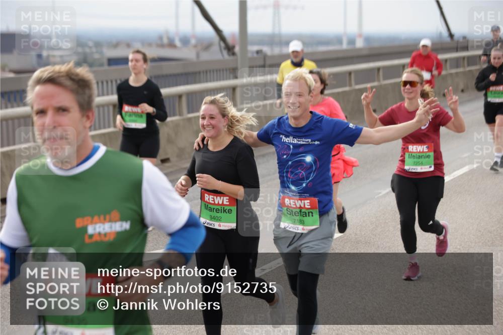 03.10.2025 - Köhlbrandbrückenlauf Jannik Wohlers http://msf.ph/oto/9152735 03.10.2025 16:02:02 Position 1 6435, 7254, 8402, 7183 meine-sportfotos.de