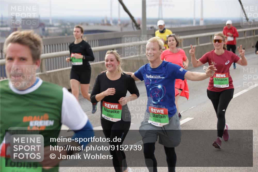 03.10.2025 - Köhlbrandbrückenlauf Jannik Wohlers http://msf.ph/oto/9152739 03.10.2025 16:02:02 Position 1 8402, 7183, 7254 meine-sportfotos.de