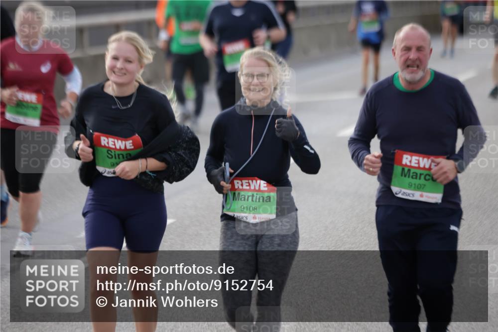 03.10.2025 - Köhlbrandbrückenlauf Jannik Wohlers http://msf.ph/oto/9152754 03.10.2025 16:02:05 Position 1 97, 9108, 9107 meine-sportfotos.de
