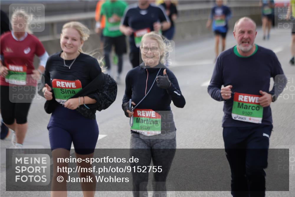 03.10.2025 - Köhlbrandbrückenlauf Jannik Wohlers http://msf.ph/oto/9152755 03.10.2025 16:02:05 Position 1 910, 9108, 9107 meine-sportfotos.de