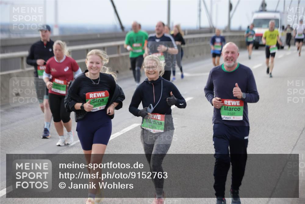 03.10.2025 - Köhlbrandbrückenlauf Jannik Wohlers http://msf.ph/oto/9152763 03.10.2025 16:02:06 Position 1 9105, 108, 9107 meine-sportfotos.de