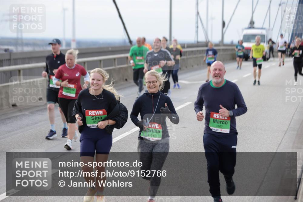 03.10.2025 - Köhlbrandbrückenlauf Jannik Wohlers http://msf.ph/oto/9152766 03.10.2025 16:02:06 Position 1 910, 9108, 9107 meine-sportfotos.de