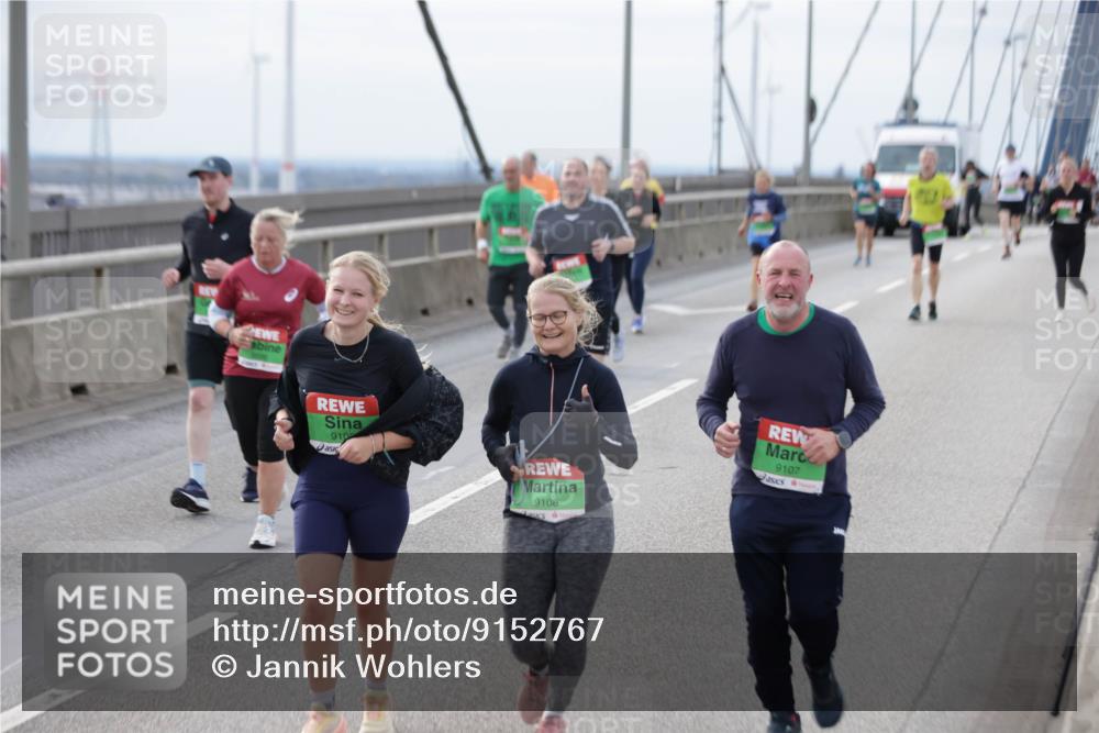 03.10.2025 - Köhlbrandbrückenlauf Jannik Wohlers http://msf.ph/oto/9152767 03.10.2025 16:02:06 Position 1 910, 9108, 9107 meine-sportfotos.de