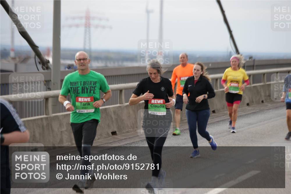 03.10.2025 - Köhlbrandbrückenlauf Jannik Wohlers http://msf.ph/oto/9152781 03.10.2025 16:02:10 Position 1 8597, 8553, 4, 2025 meine-sportfotos.de