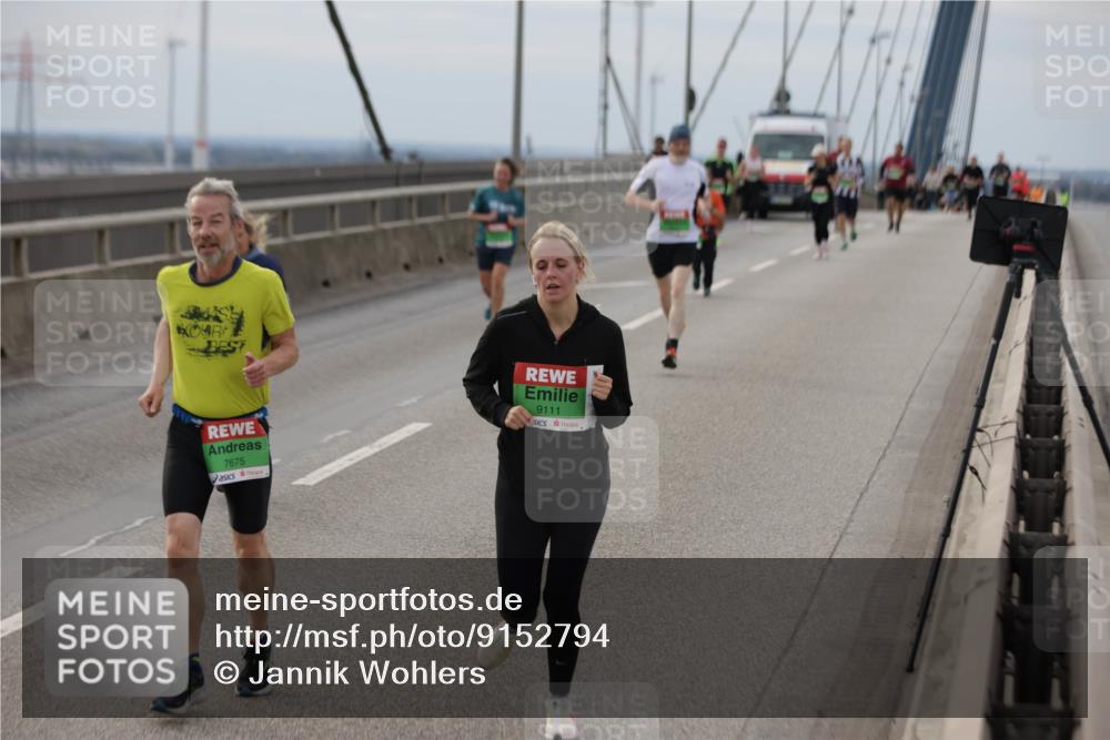 03.10.2025 - Köhlbrandbrückenlauf Jannik Wohlers http://msf.ph/oto/9152794 03.10.2025 16:02:15 Position 1 7675, 9111 meine-sportfotos.de