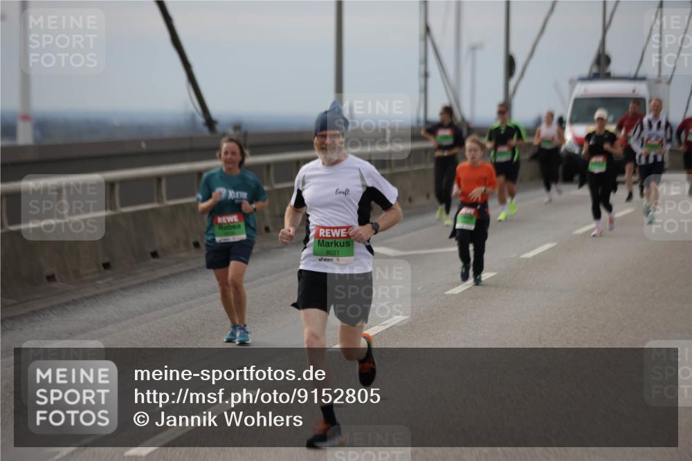 03.10.2025 - Köhlbrandbrückenlauf Jannik Wohlers http://msf.ph/oto/9152805 03.10.2025 16:02:17 Position 1 8021 meine-sportfotos.de