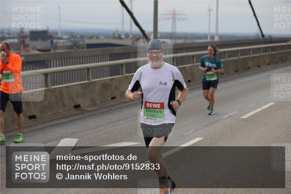 03.10.2025 - Köhlbrandbrückenlauf Jannik Wohlers http://msf.ph/oto/9152833 03.10.2025 16:02:19 Position 1 8021 meine-sportfotos.de
