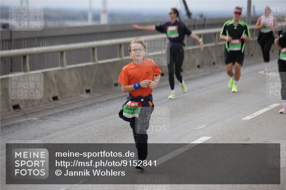 03.10.2025 - Köhlbrandbrückenlauf Jannik Wohlers http://msf.ph/oto/9152841 03.10.2025 16:02:23 Position 1 8189 meine-sportfotos.de