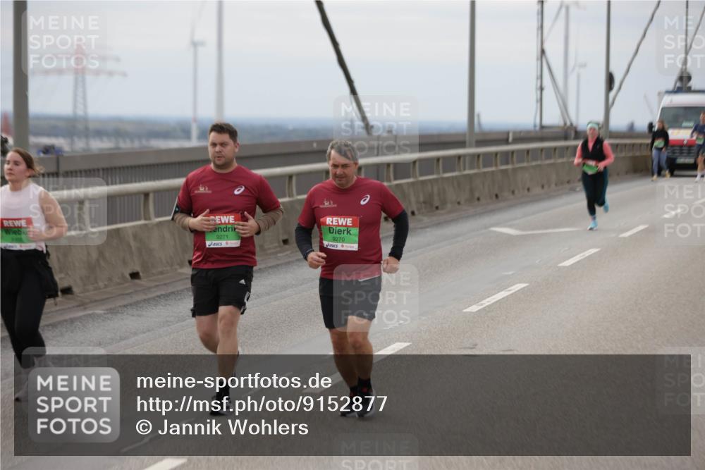 03.10.2025 - Köhlbrandbrückenlauf Jannik Wohlers http://msf.ph/oto/9152877 03.10.2025 16:02:31 Position 1 9271, 9270 meine-sportfotos.de