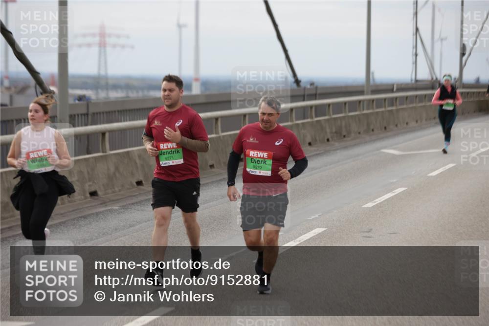 03.10.2025 - Köhlbrandbrückenlauf Jannik Wohlers http://msf.ph/oto/9152881 03.10.2025 16:02:32 Position 1 8400, 9271, 9270 meine-sportfotos.de