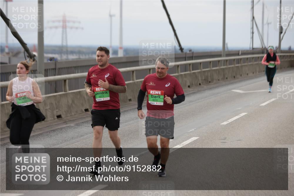 03.10.2025 - Köhlbrandbrückenlauf Jannik Wohlers http://msf.ph/oto/9152882 03.10.2025 16:02:32 Position 1 8400, 9271, 9270 meine-sportfotos.de