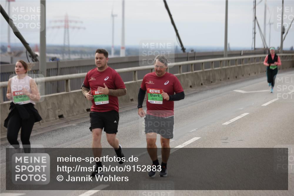03.10.2025 - Köhlbrandbrückenlauf Jannik Wohlers http://msf.ph/oto/9152883 03.10.2025 16:02:32 Position 1 8400, 9271, 9270 meine-sportfotos.de