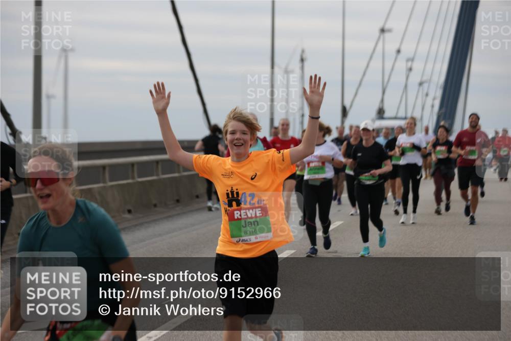 03.10.2025 - Köhlbrandbrückenlauf Jannik Wohlers http://msf.ph/oto/9152966 03.10.2025 16:03:15 Position 1 42, 8316 meine-sportfotos.de