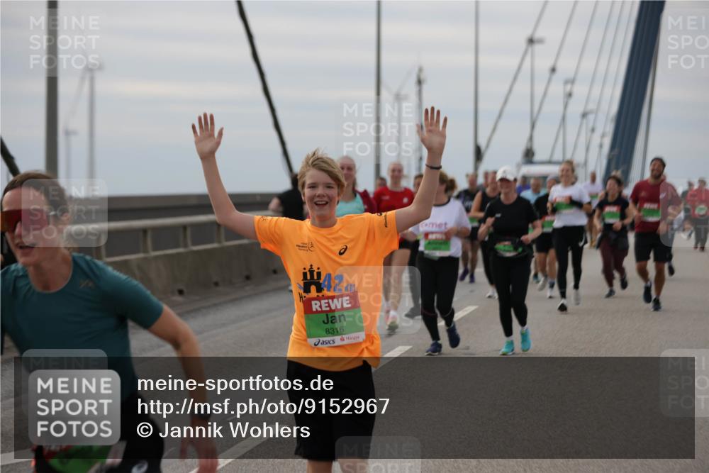 03.10.2025 - Köhlbrandbrückenlauf Jannik Wohlers http://msf.ph/oto/9152967 03.10.2025 16:03:15 Position 1 11142, 8316 meine-sportfotos.de