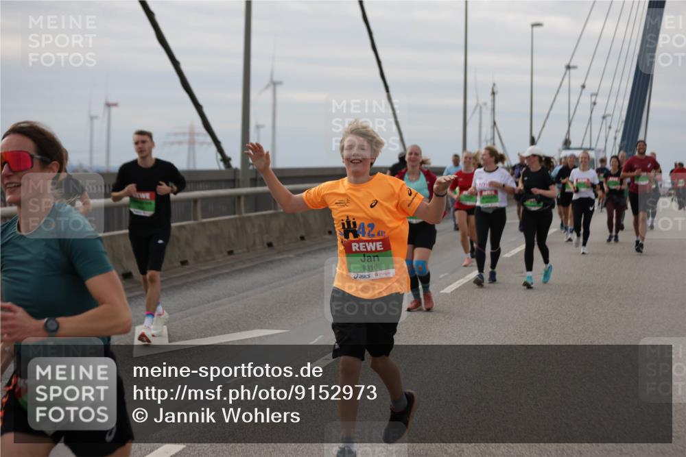 03.10.2025 - Köhlbrandbrückenlauf Jannik Wohlers http://msf.ph/oto/9152973 03.10.2025 16:03:16 Position 1 42, 8316 meine-sportfotos.de
