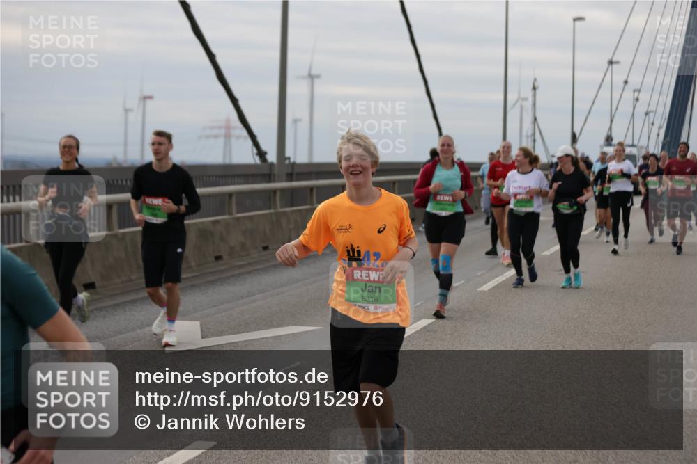 03.10.2025 - Köhlbrandbrückenlauf Jannik Wohlers http://msf.ph/oto/9152976 03.10.2025 16:03:16 Position 1 42, 8316 meine-sportfotos.de
