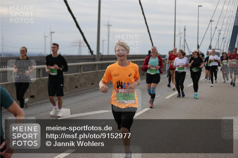 03.10.2025 - Köhlbrandbrückenlauf Jannik Wohlers http://msf.ph/oto/9152977 03.10.2025 16:03:16 Position 1 42, 8316 meine-sportfotos.de