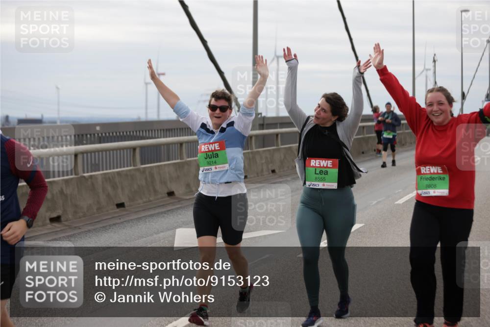 03.10.2025 - Köhlbrandbrückenlauf Jannik Wohlers http://msf.ph/oto/9153123 03.10.2025 16:03:33 Position 1 9214, 8555, 8608 meine-sportfotos.de