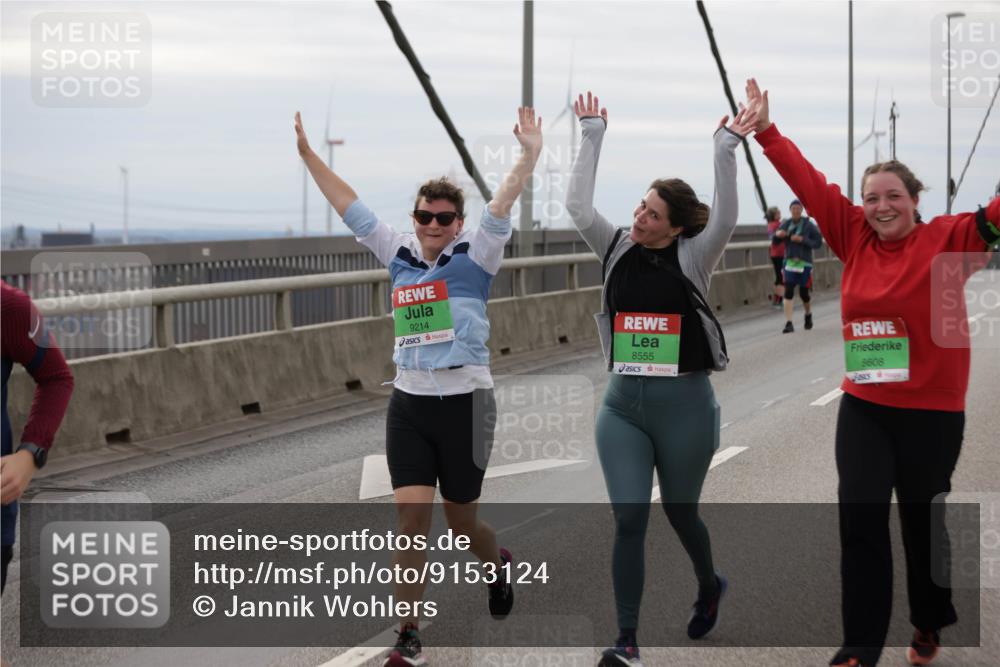 03.10.2025 - Köhlbrandbrückenlauf Jannik Wohlers http://msf.ph/oto/9153124 03.10.2025 16:03:33 Position 1 9214, 8555, 8608 meine-sportfotos.de