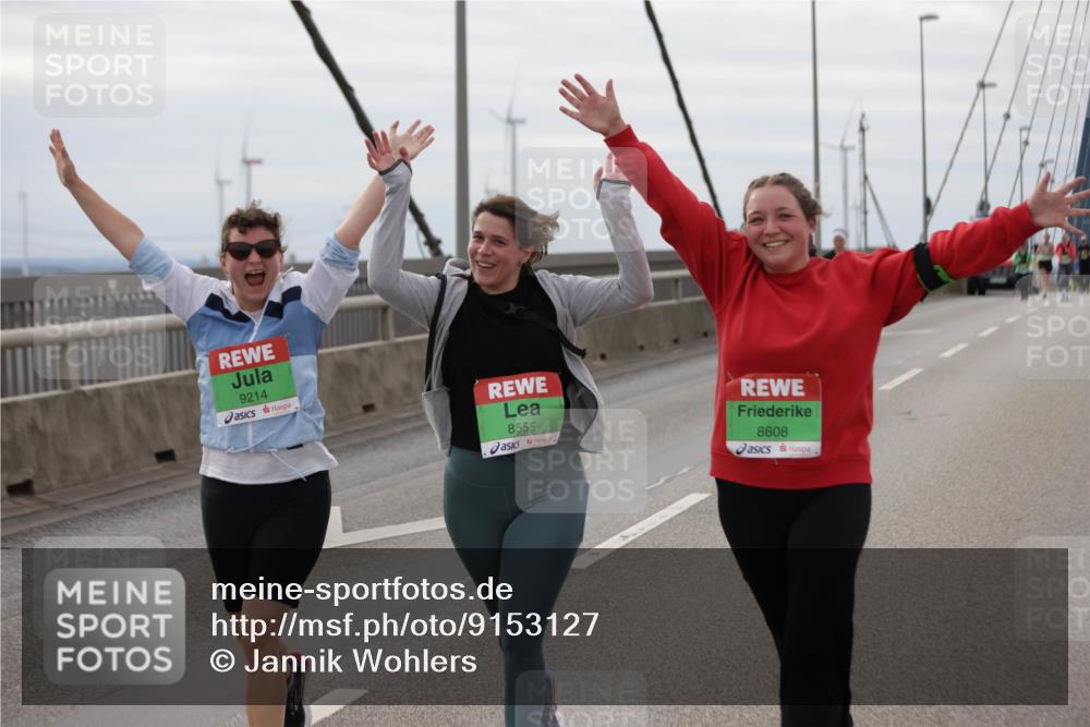 03.10.2025 - Köhlbrandbrückenlauf Jannik Wohlers http://msf.ph/oto/9153127 03.10.2025 16:03:33 Position 1 9214, 8555, 8608 meine-sportfotos.de