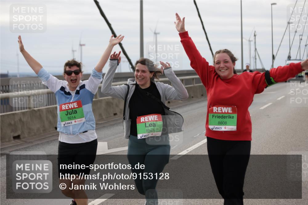 03.10.2025 - Köhlbrandbrückenlauf Jannik Wohlers http://msf.ph/oto/9153128 03.10.2025 16:03:33 Position 1 9214, 8555, 8608 meine-sportfotos.de