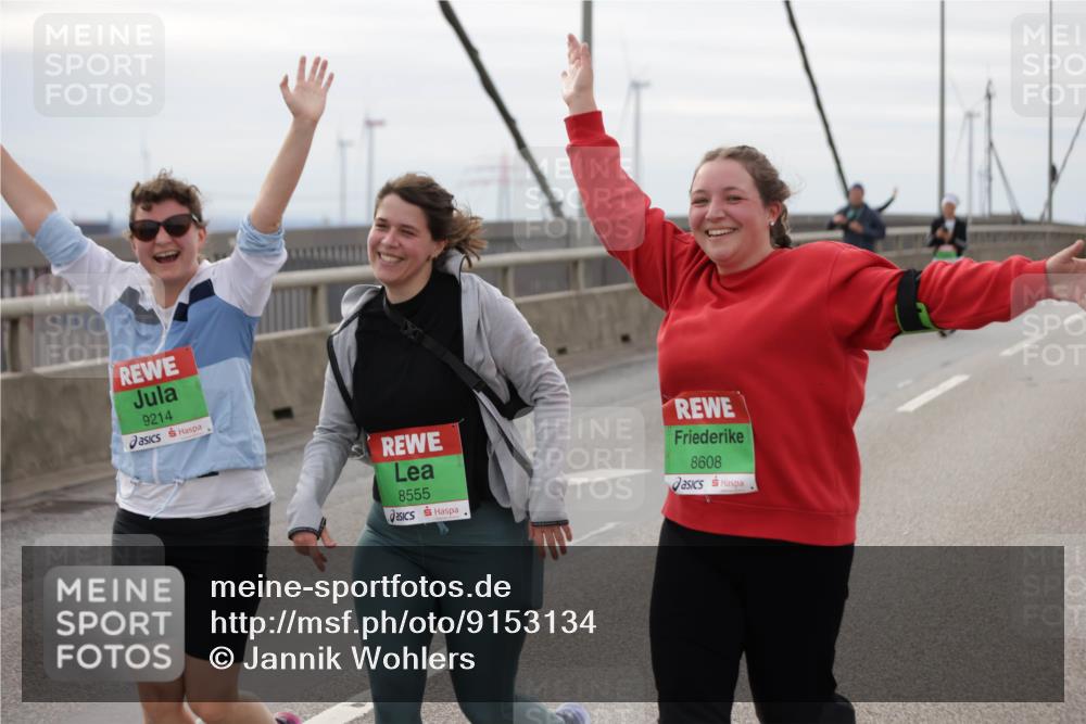 03.10.2025 - Köhlbrandbrückenlauf Jannik Wohlers http://msf.ph/oto/9153134 03.10.2025 16:03:33 Position 1 9214, 8555, 8608 meine-sportfotos.de