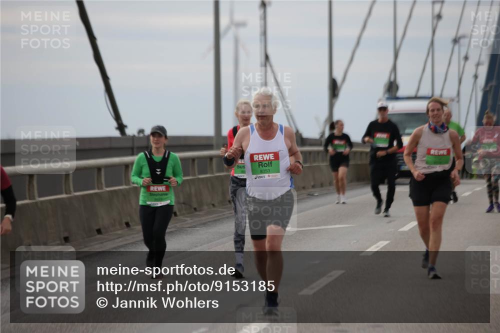 03.10.2025 - Köhlbrandbrückenlauf Jannik Wohlers http://msf.ph/oto/9153185 03.10.2025 16:03:49 Position 1 8353 meine-sportfotos.de
