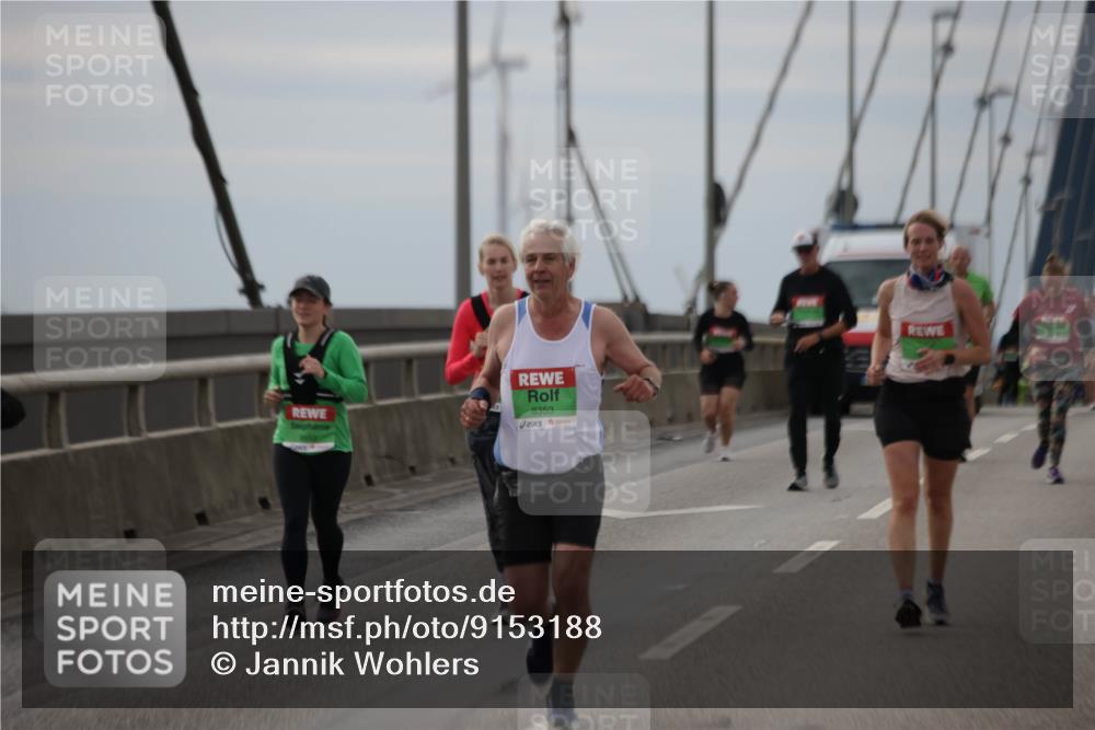 03.10.2025 - Köhlbrandbrückenlauf Jannik Wohlers http://msf.ph/oto/9153188 03.10.2025 16:03:49 Position 1 8353 meine-sportfotos.de