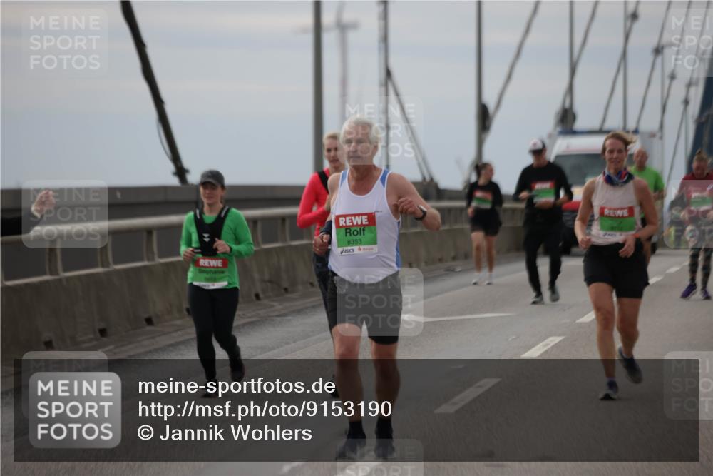 03.10.2025 - Köhlbrandbrückenlauf Jannik Wohlers http://msf.ph/oto/9153190 03.10.2025 16:03:49 Position 1 8353 meine-sportfotos.de