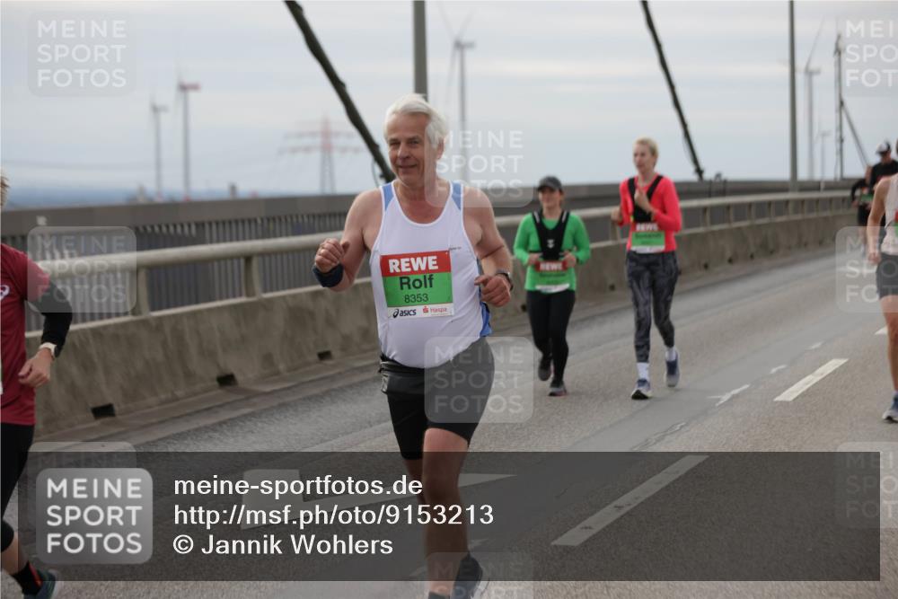03.10.2025 - Köhlbrandbrückenlauf Jannik Wohlers http://msf.ph/oto/9153213 03.10.2025 16:03:53 Position 1 8353 meine-sportfotos.de