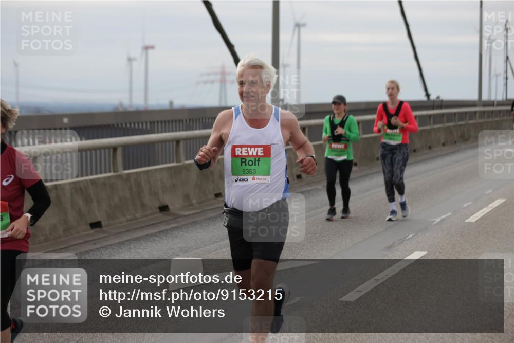 03.10.2025 - Köhlbrandbrückenlauf Jannik Wohlers http://msf.ph/oto/9153215 03.10.2025 16:03:53 Position 1 8353 meine-sportfotos.de