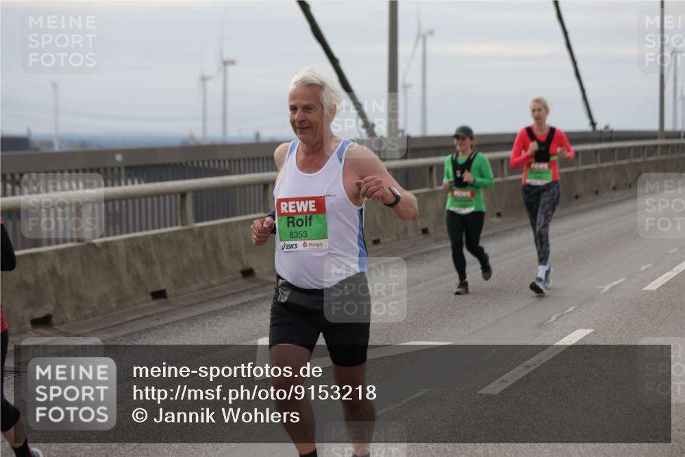 03.10.2025 - Köhlbrandbrückenlauf Jannik Wohlers http://msf.ph/oto/9153218 03.10.2025 16:03:53 Position 1 8353 meine-sportfotos.de