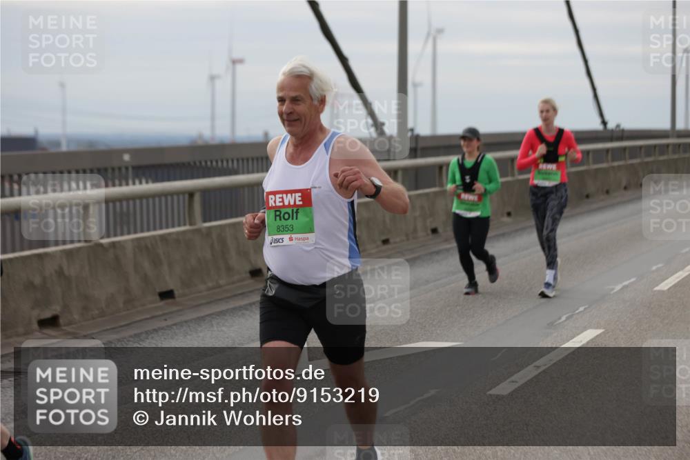 03.10.2025 - Köhlbrandbrückenlauf Jannik Wohlers http://msf.ph/oto/9153219 03.10.2025 16:03:53 Position 1 8353 meine-sportfotos.de