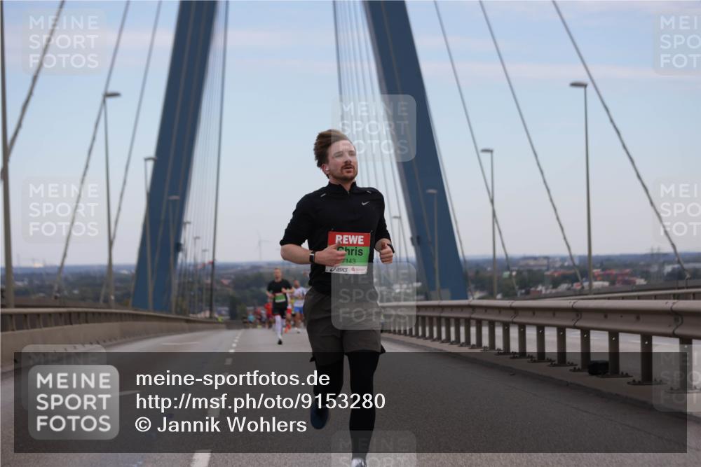 03.10.2025 - Köhlbrandbrückenlauf Jannik Wohlers http://msf.ph/oto/9153280 03.10.2025 15:19:06 Position 1 7143 meine-sportfotos.de