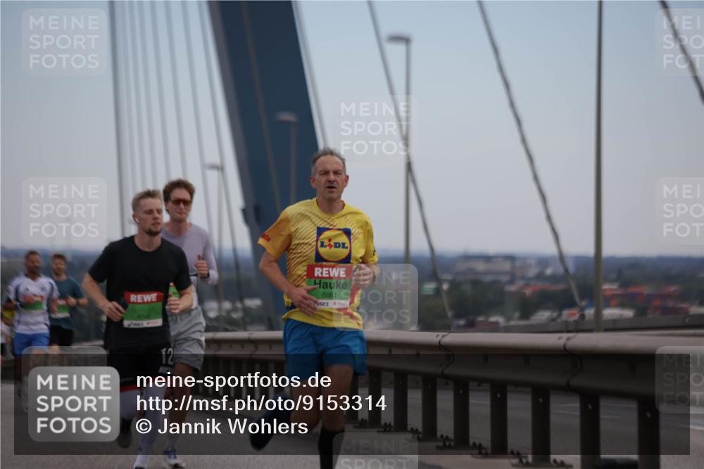 03.10.2025 - Köhlbrandbrückenlauf Jannik Wohlers http://msf.ph/oto/9153314 03.10.2025 15:19:11 Position 1 12, 8861 meine-sportfotos.de