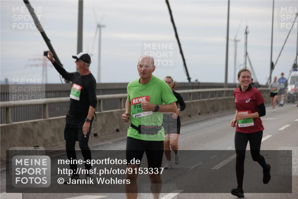 03.10.2025 - Köhlbrandbrückenlauf Jannik Wohlers http://msf.ph/oto/9153337 03.10.2025 16:04:03 Position 1 820, 8753 meine-sportfotos.de