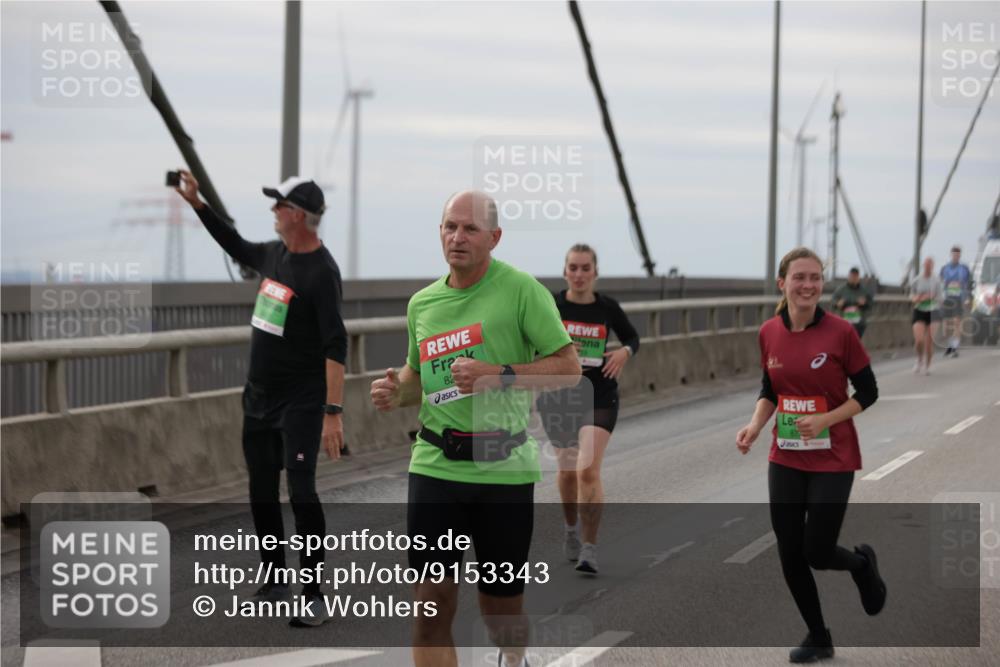 03.10.2025 - Köhlbrandbrückenlauf Jannik Wohlers http://msf.ph/oto/9153343 03.10.2025 16:04:03 Position 1 82 meine-sportfotos.de