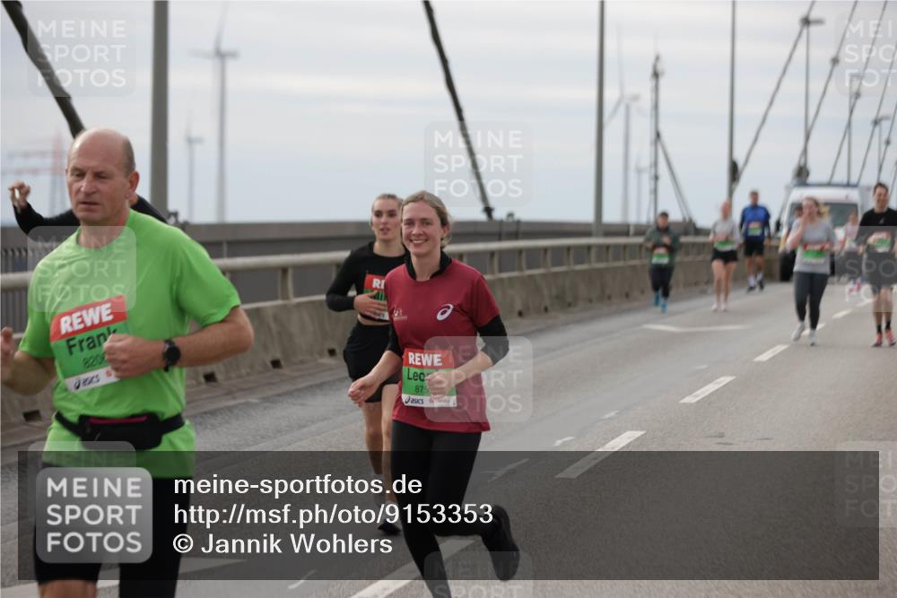 03.10.2025 - Köhlbrandbrückenlauf Jannik Wohlers http://msf.ph/oto/9153353 03.10.2025 16:04:03 Position 1 8202, 875 meine-sportfotos.de