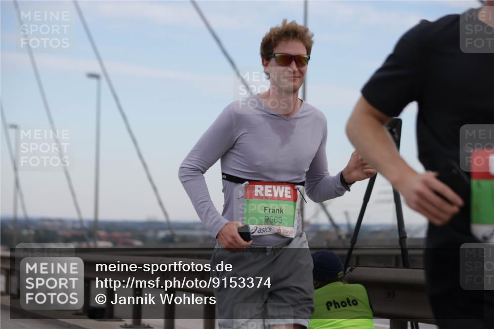 03.10.2025 - Köhlbrandbrückenlauf Jannik Wohlers http://msf.ph/oto/9153374 03.10.2025 15:19:15 Position 1 9663 meine-sportfotos.de