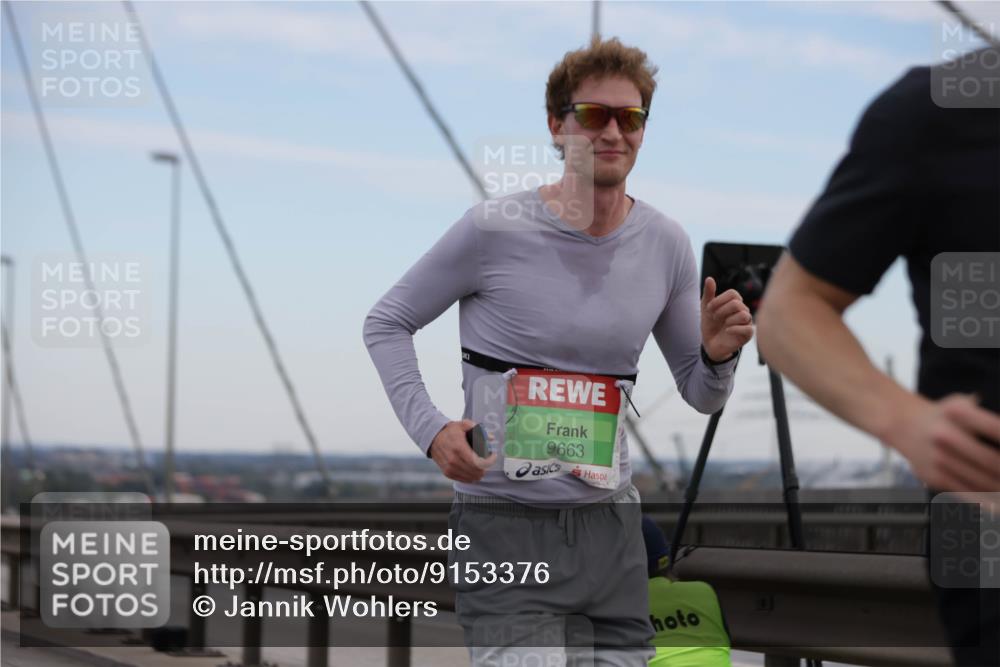 03.10.2025 - Köhlbrandbrückenlauf Jannik Wohlers http://msf.ph/oto/9153376 03.10.2025 15:19:15 Position 1 9663 meine-sportfotos.de