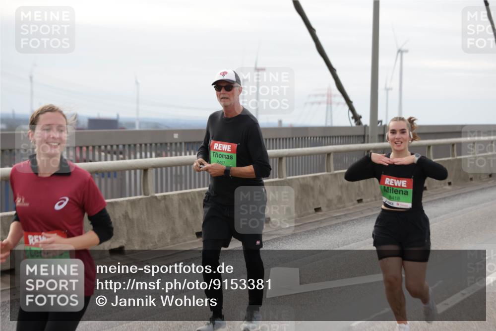 03.10.2025 - Köhlbrandbrückenlauf Jannik Wohlers http://msf.ph/oto/9153381 03.10.2025 16:04:05 Position 1 8753, 8407, 8418 meine-sportfotos.de