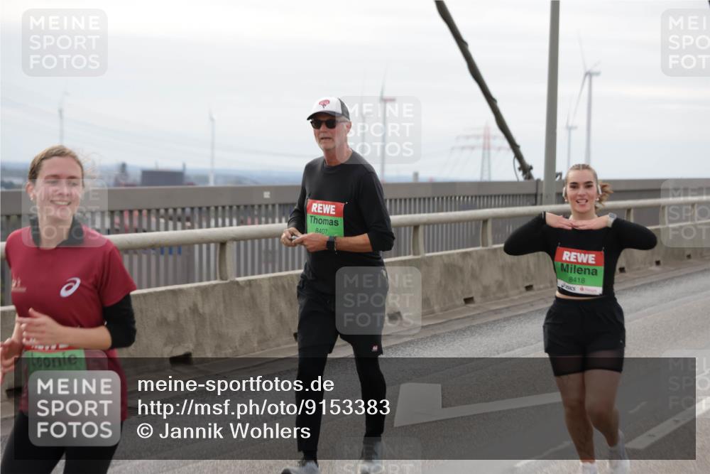 03.10.2025 - Köhlbrandbrückenlauf Jannik Wohlers http://msf.ph/oto/9153383 03.10.2025 16:04:05 Position 1 8753, 8407, 8418 meine-sportfotos.de