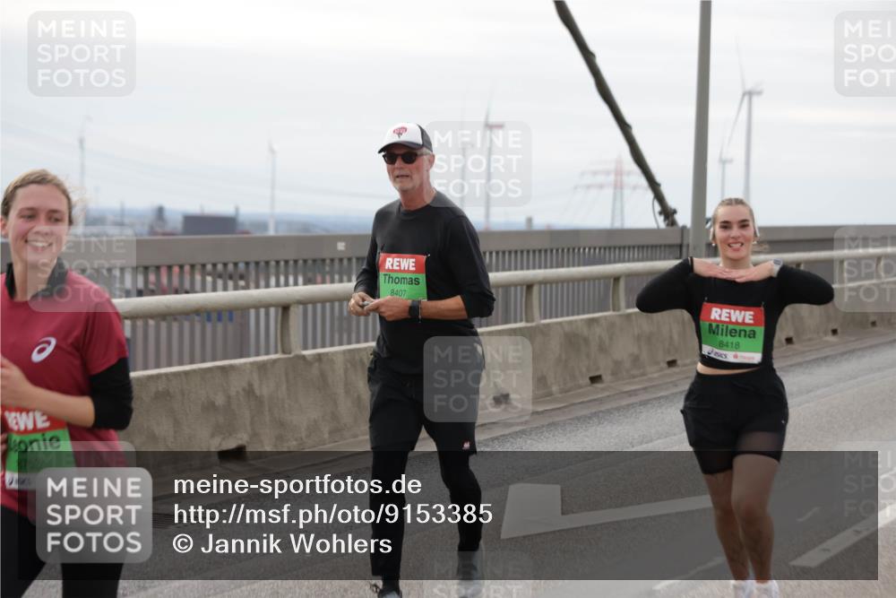 03.10.2025 - Köhlbrandbrückenlauf Jannik Wohlers http://msf.ph/oto/9153385 03.10.2025 16:04:05 Position 1 8753, 8407, 8418 meine-sportfotos.de