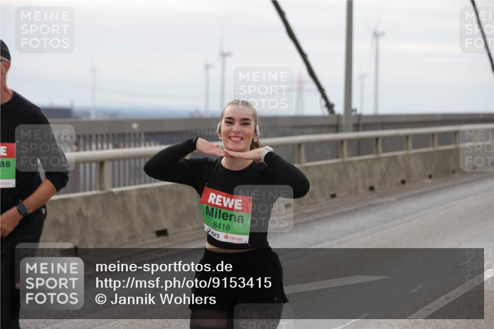 03.10.2025 - Köhlbrandbrückenlauf Jannik Wohlers http://msf.ph/oto/9153415 03.10.2025 16:04:07 Position 1 8418 meine-sportfotos.de