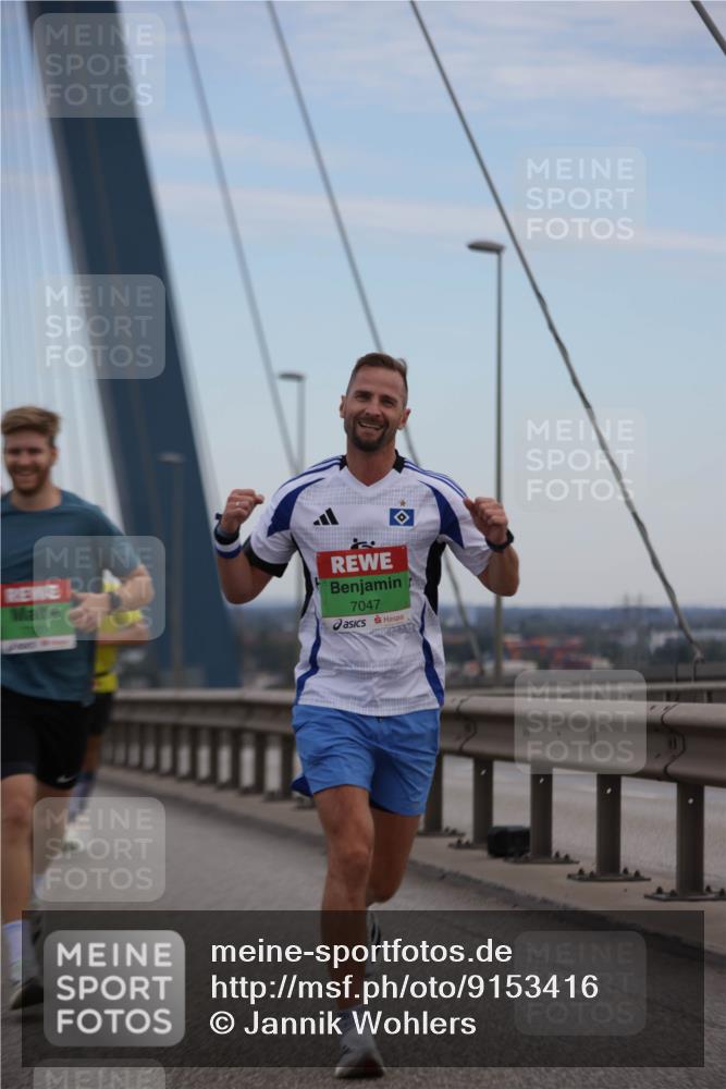 03.10.2025 - Köhlbrandbrückenlauf Jannik Wohlers http://msf.ph/oto/9153416 03.10.2025 15:19:19 Position 1 7047 meine-sportfotos.de