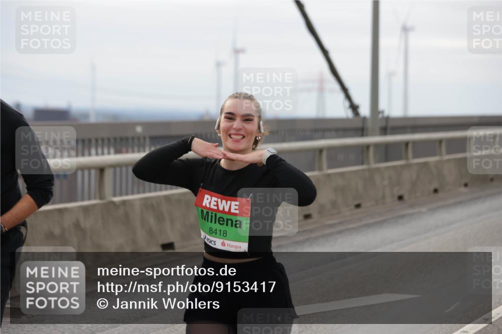 03.10.2025 - Köhlbrandbrückenlauf Jannik Wohlers http://msf.ph/oto/9153417 03.10.2025 16:04:07 Position 1 8418 meine-sportfotos.de