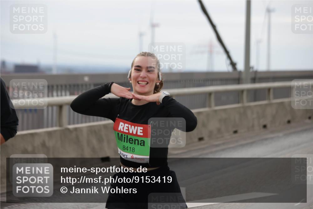 03.10.2025 - Köhlbrandbrückenlauf Jannik Wohlers http://msf.ph/oto/9153419 03.10.2025 16:04:07 Position 1 8418 meine-sportfotos.de