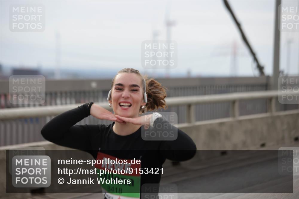 03.10.2025 - Köhlbrandbrückenlauf Jannik Wohlers http://msf.ph/oto/9153421 03.10.2025 16:04:07 Position 1 8418 meine-sportfotos.de